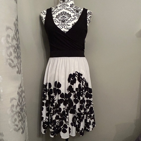 NWT dress from Le Chateau - Picture 1 of 10